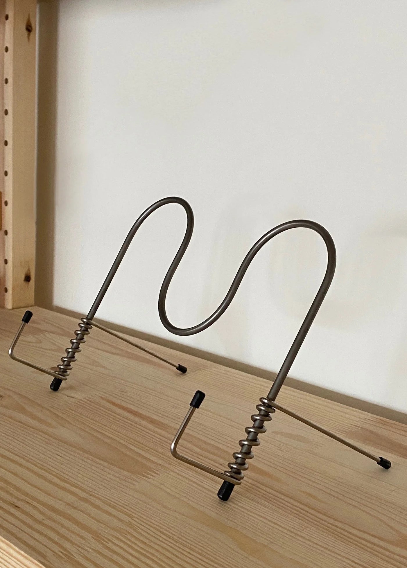Fusilli Book Stand