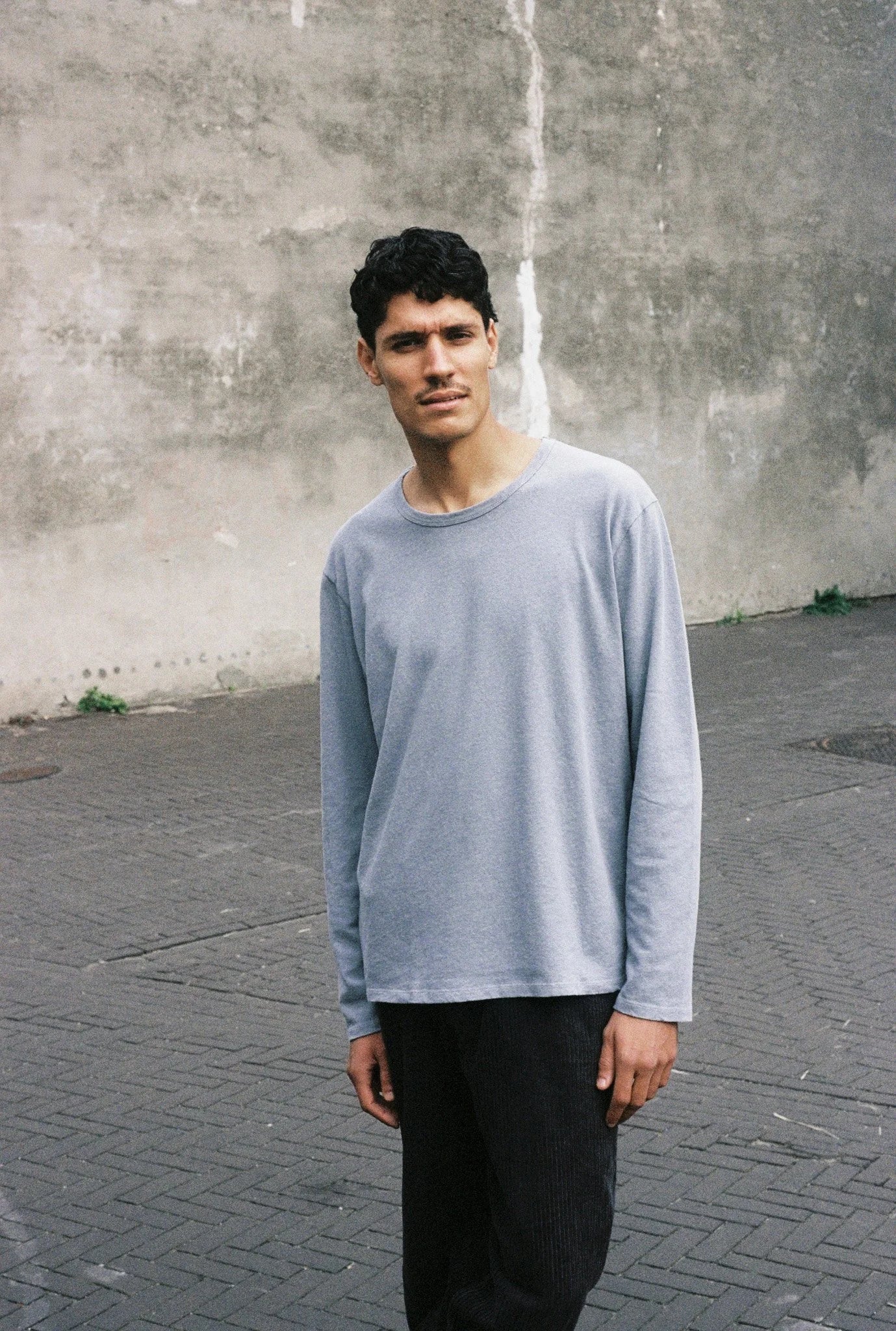 fig. 6: The Long Sleeve T-Shirt in Bluestone