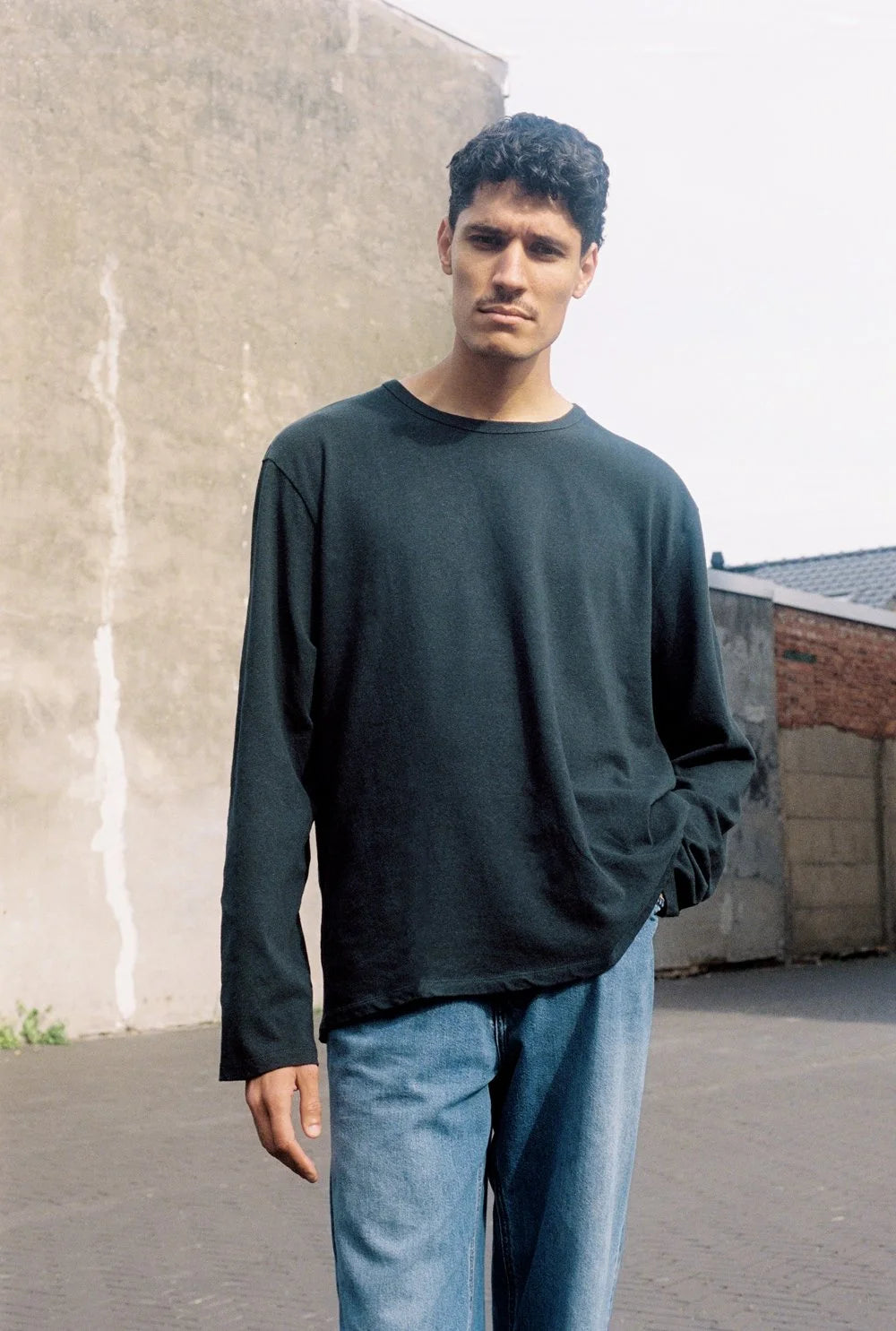 fig. 6: The Long Sleeve T-Shirt in Cast Iron