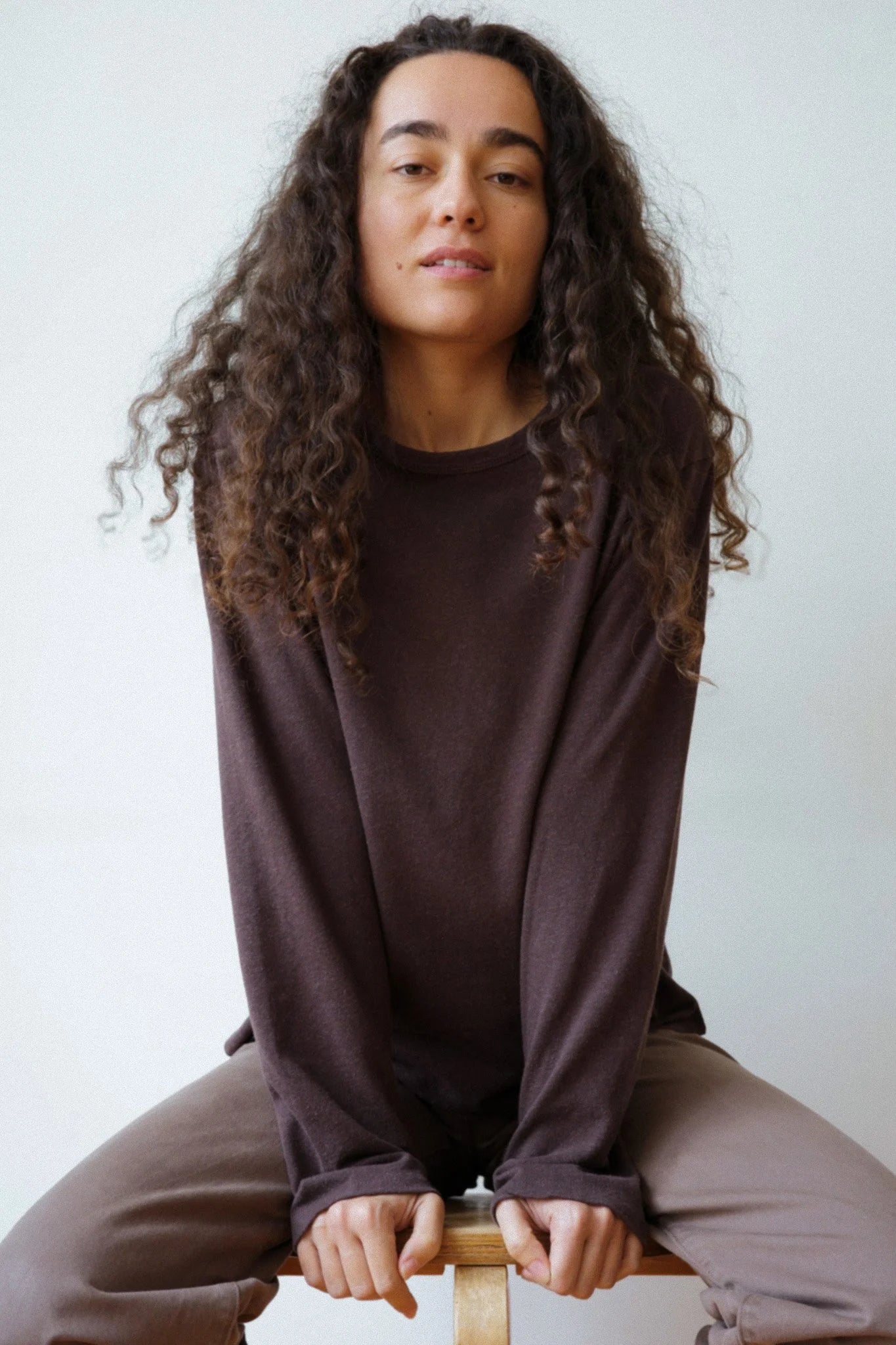 fig. 6: The Long Sleeve T-Shirt in Chocolate