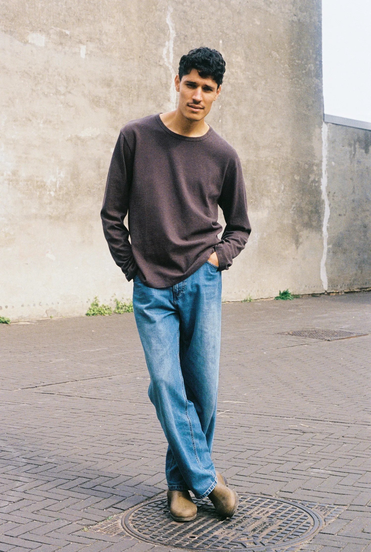 fig. 6: The Long Sleeve T-Shirt in Chocolate