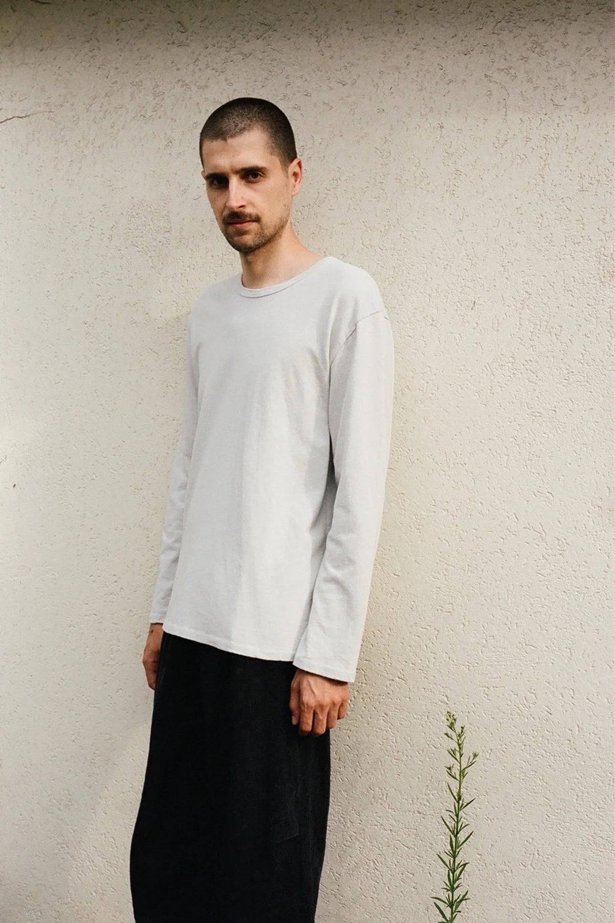 fig. 6: The Long Sleeve T-Shirt in Clay