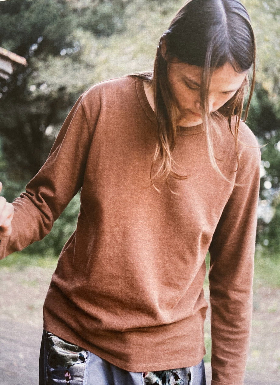 fig. 6: The Long Sleeve T-Shirt in Cocoa