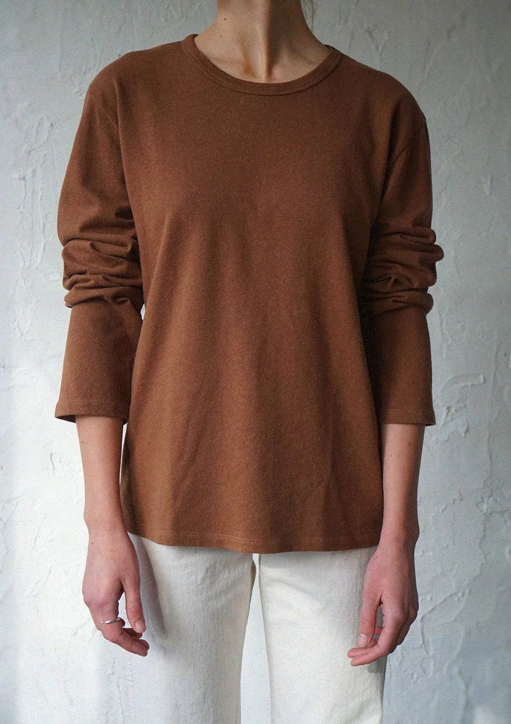 fig. 6: The Long Sleeve T-Shirt in Cocoa