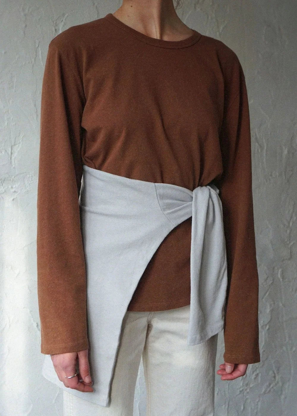 fig. 6: The Long Sleeve T-Shirt in Cocoa